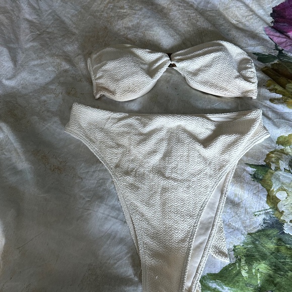 Abercrombie & Fitch Other - Abercrombie & Fitch ladies White textured high leg high waist bikini set medium